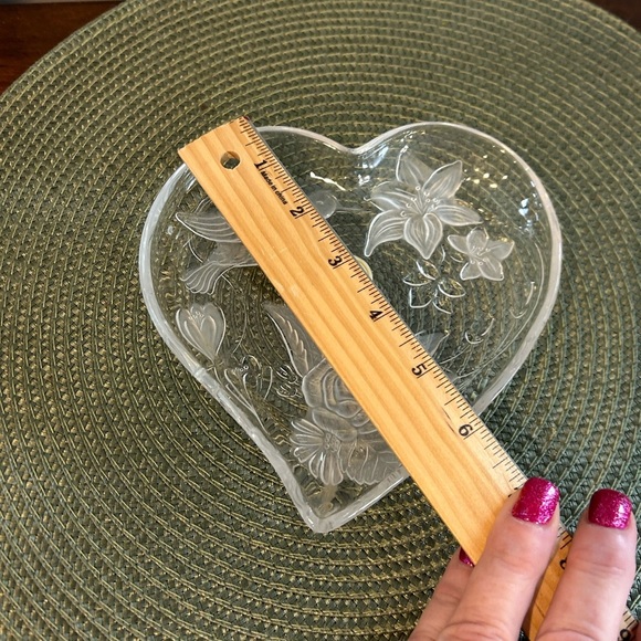 Vintage Crystal Glass Heart Shaped Dish With Design 6 Inch New with Tag in Place - Picture 4 of 7